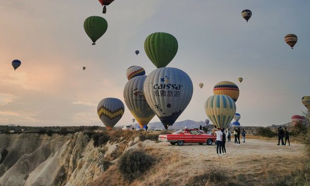 Hot air baloons floating in capadocia